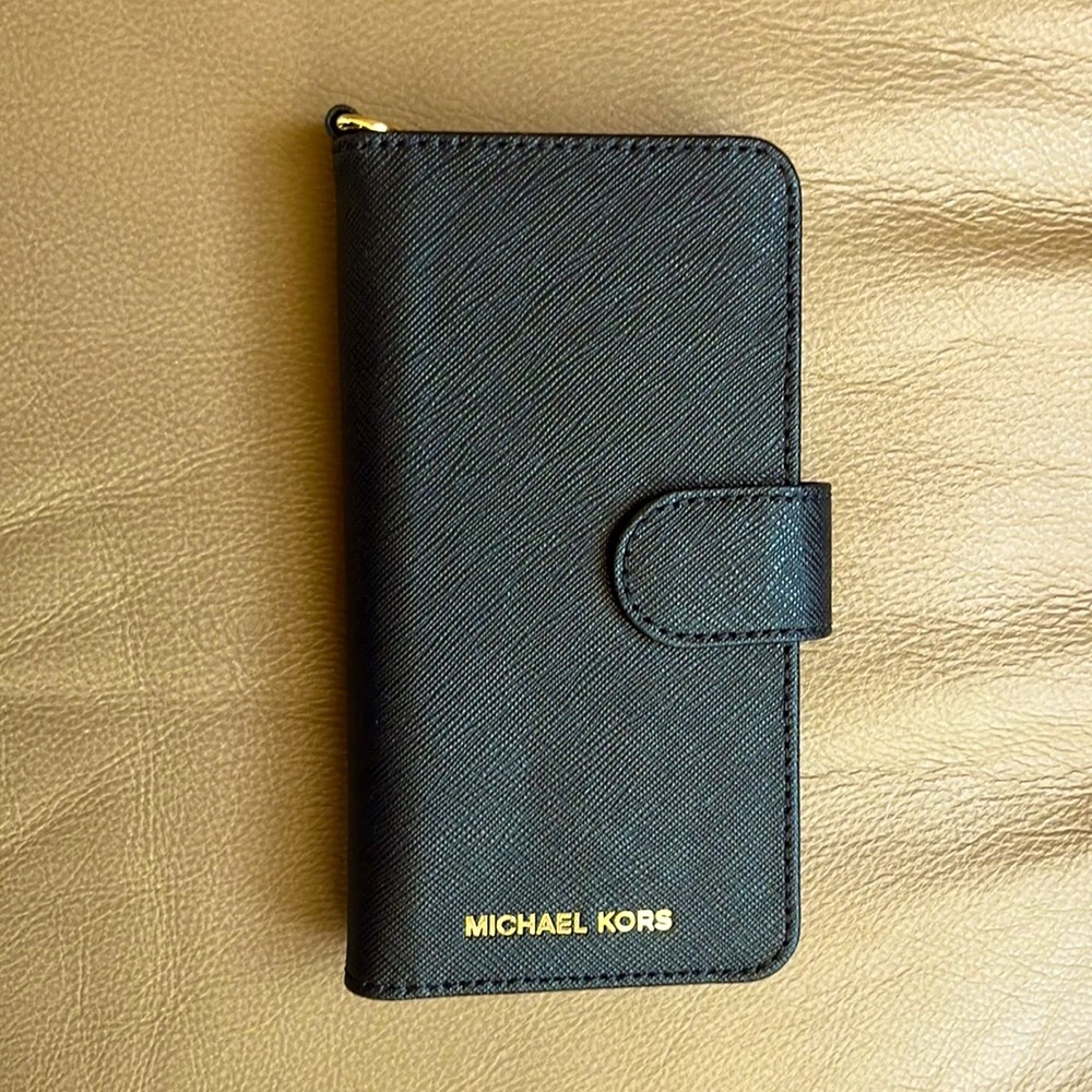 This is a Michael Kors IPhone 7 Case. Like new, rarely used.